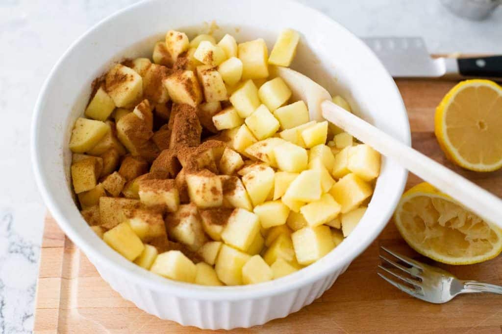 Cinnamon has been sprinkled over the fresh apples.