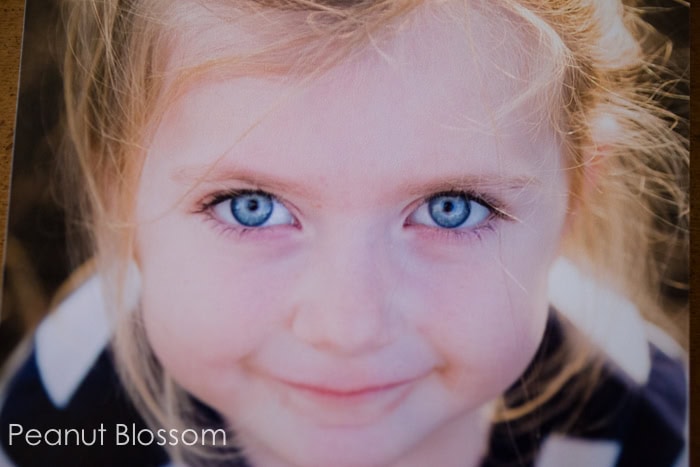 The close up of the Mpix print shows the girls eyelashes in great detail.