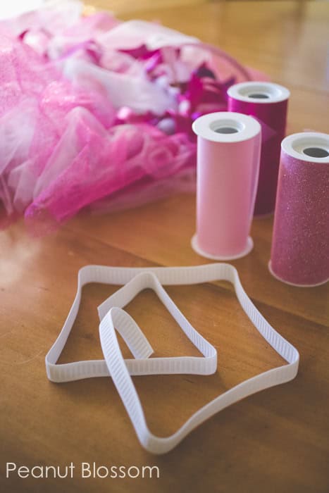 How to make a tutu: no sewing required! You can size it for both kids and adults.