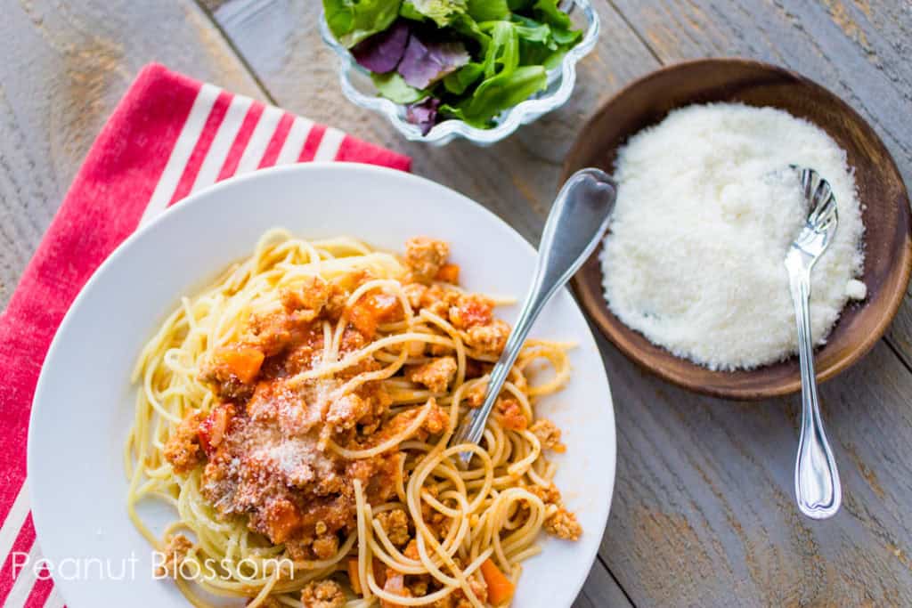 Easy bolognese sauce lightened with chicken and Barilla marinara