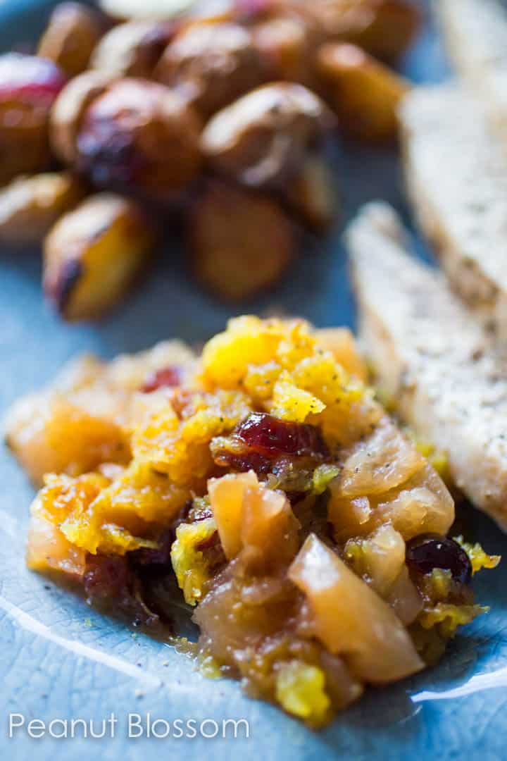 Slow cooker acorn squash with apples and craisins