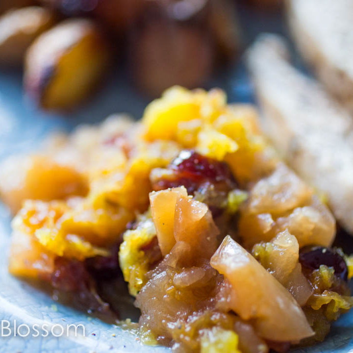 Slow Cooker Acorn Squash with Apples and Raisins