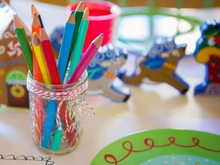 Adorable Christmas decorations on an easy Christmas table for kids.