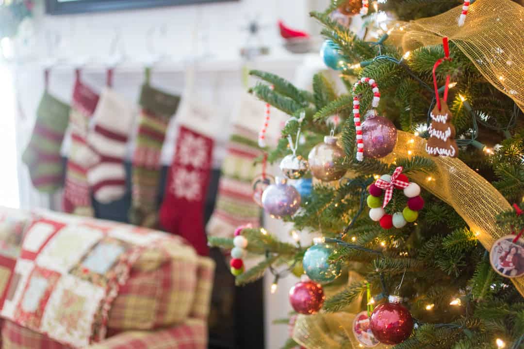 Real Handmade Ornaments for your Real Christmas Tree {VIDEO}