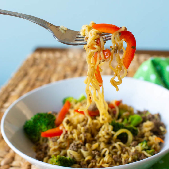 Easy beef stir fry with noodles that kids want to gobble up