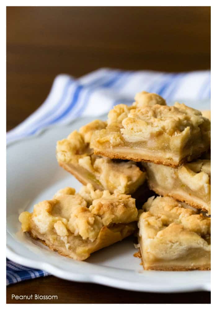 Apple crumble topping for easy apple pie bars. These are the perfect Thanksgiving treat.