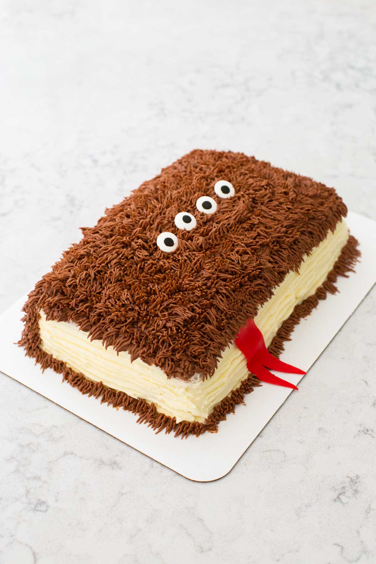 The finished Monster Book of Monsters cake.