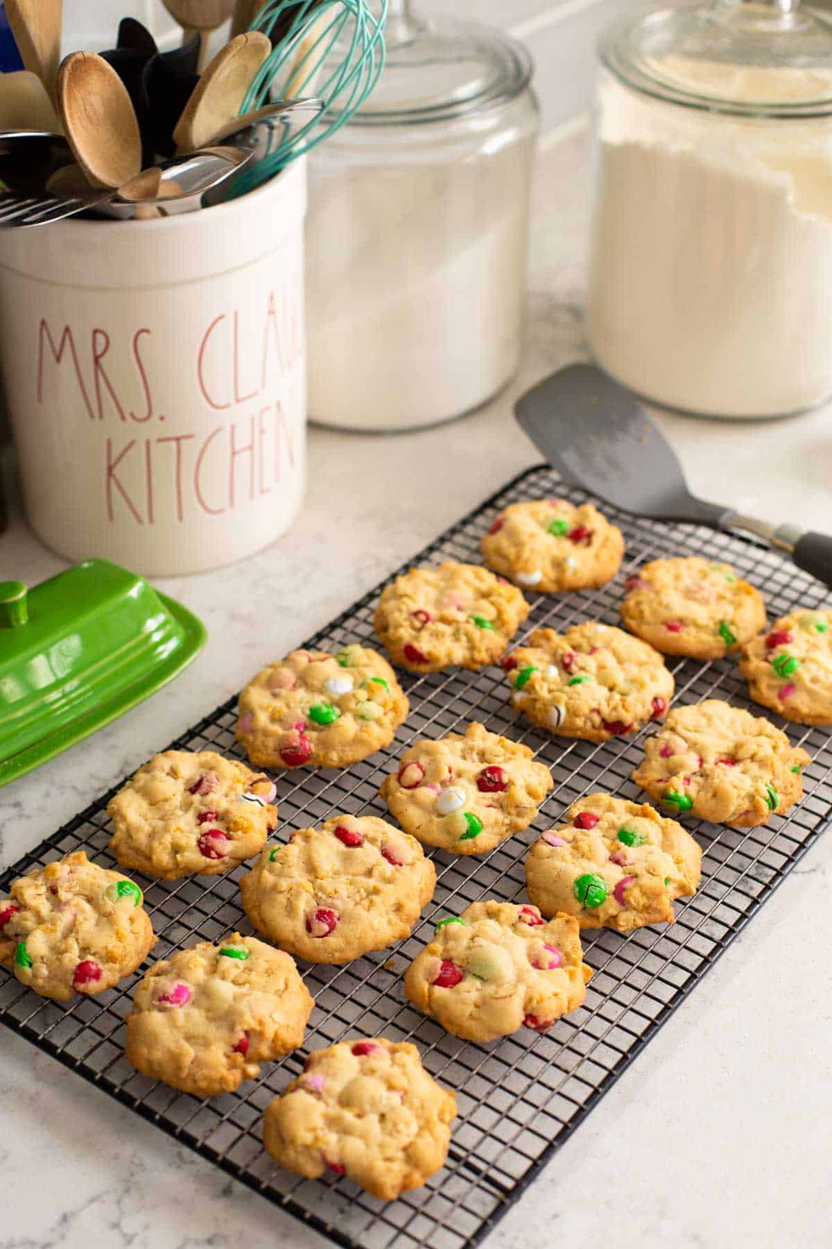 The cookies have been transferred to a wire rack. 