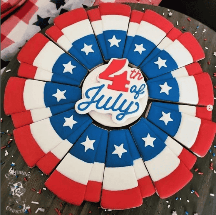 Red white and blue cookies form a bunting circle.