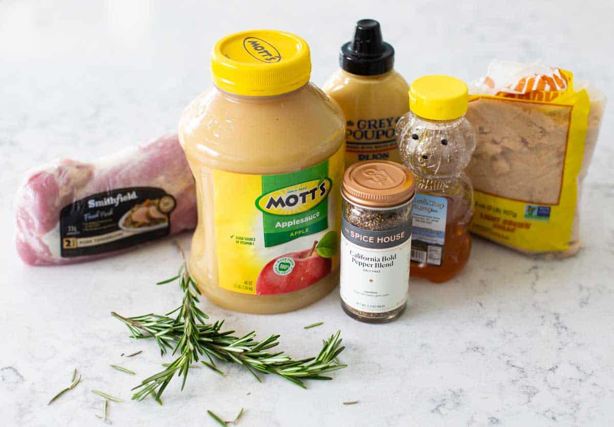 The ingredients to make applesauce tenderloin.