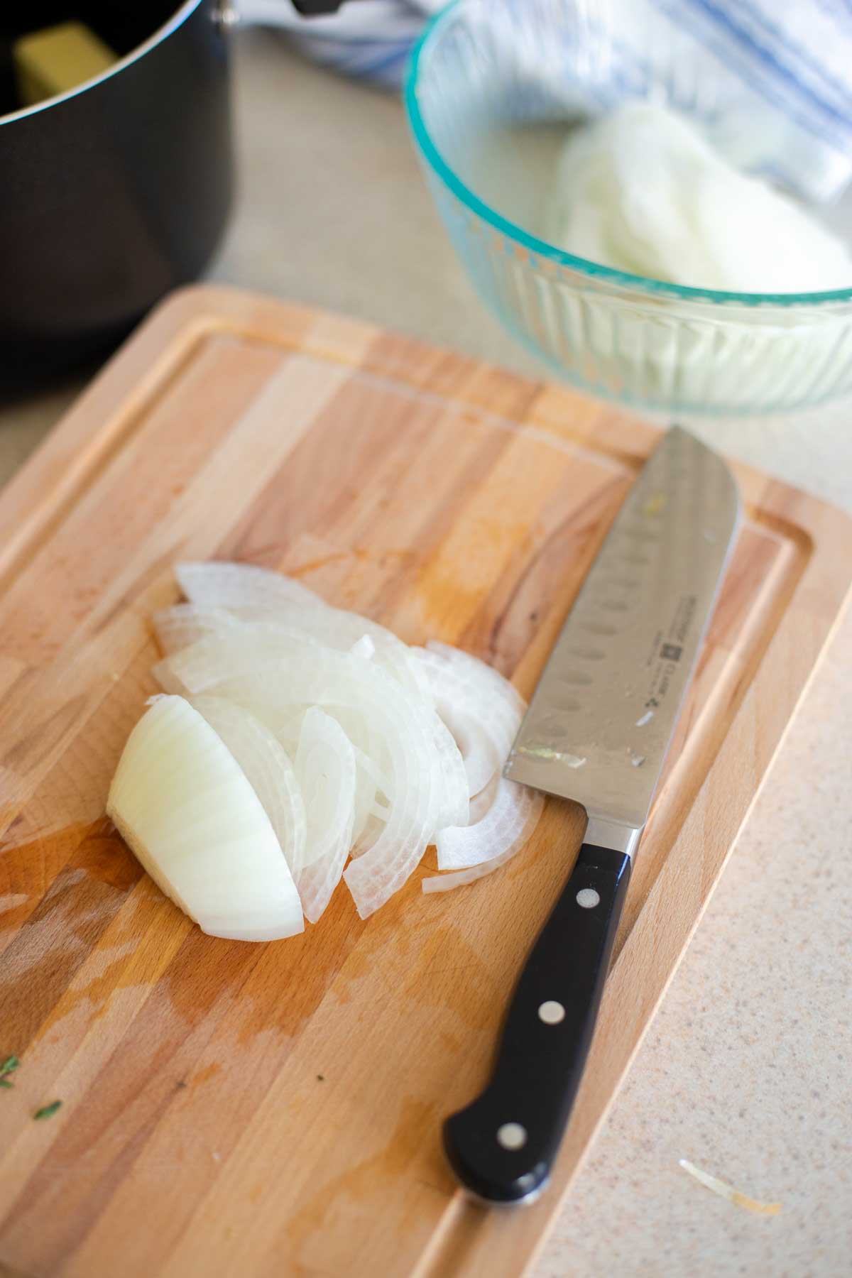 Slice the onions very thinly on a cutting board.