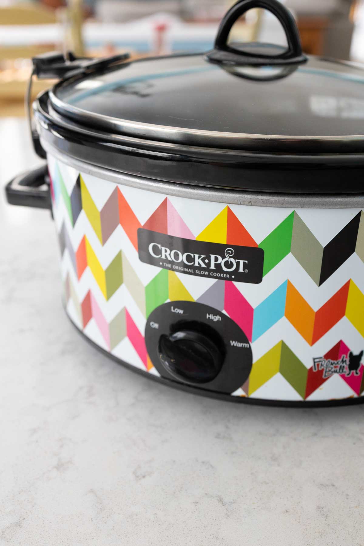 The slowcooker sits on the kitchen counter.