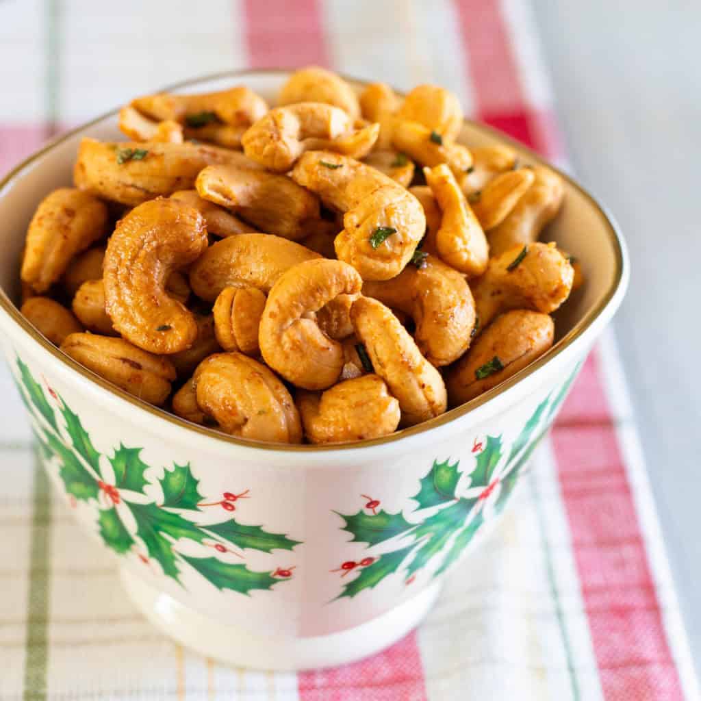 A festive holiday nut bowl is filled with rosemary roasted cashews.