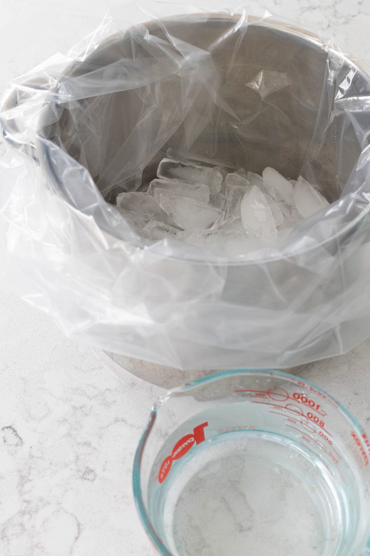 The brining bag has lined the pot.